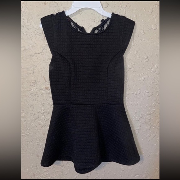 Junior’s Iris Los Angeles black plepum black tank (M) - Picture 1 of 4